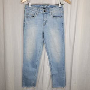 Universal Thread Light Wash Cropped Jeans, 0/25